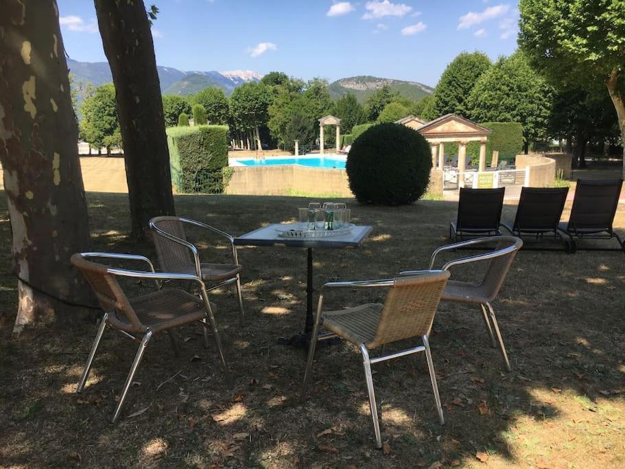 Appartement La Vue Est Belle à Montbrun-les-Bains Extérieur photo