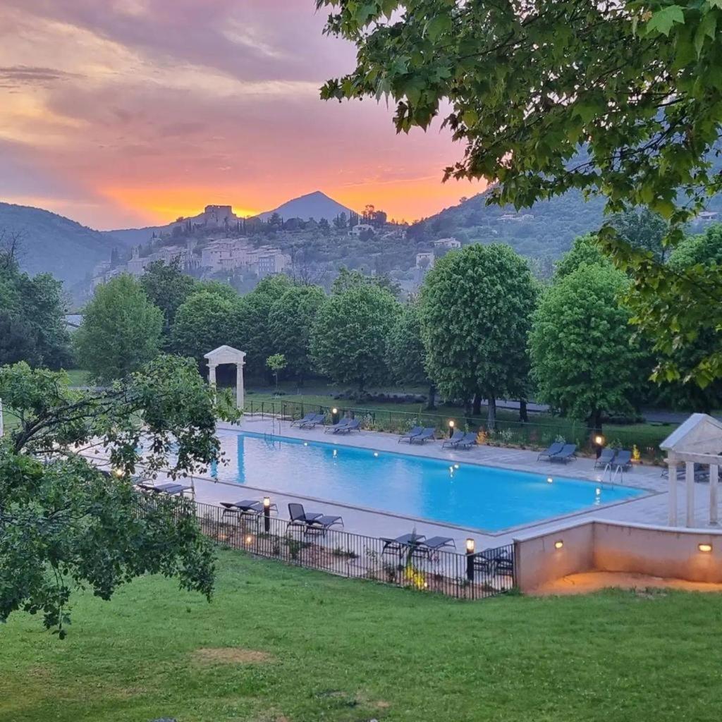 Appartement La Vue Est Belle à Montbrun-les-Bains Extérieur photo